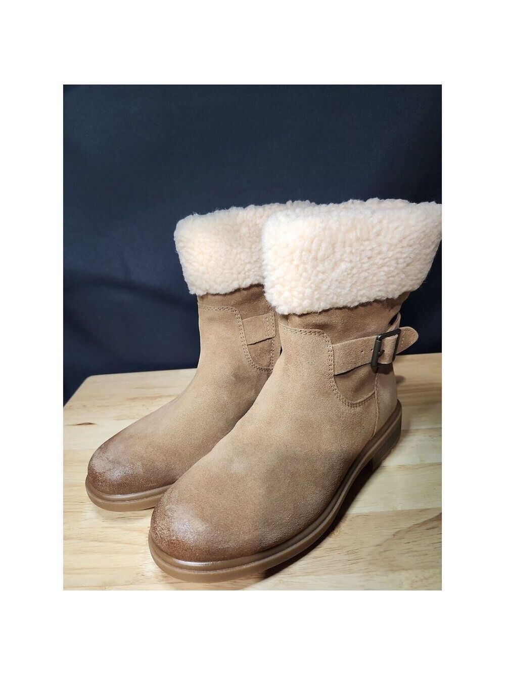 UGG boot w harrison cuff size 8,5
